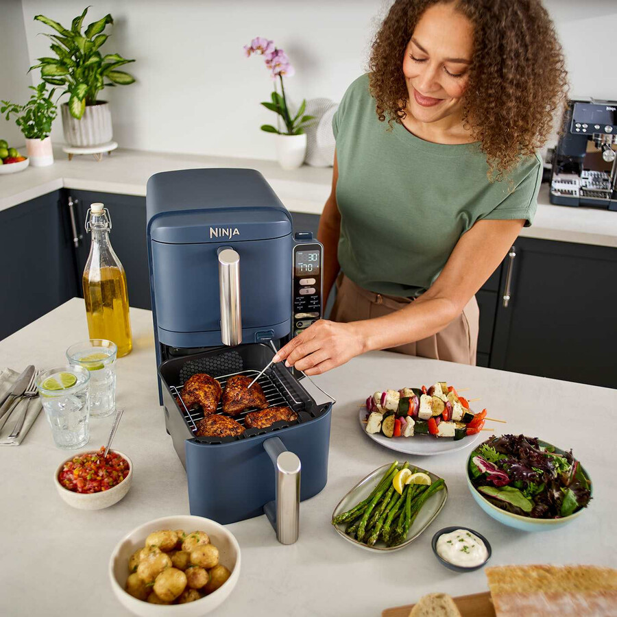 friteuse à air ninja double stack xl à 2 niveaux avec système de cuisson intelligent 95 l cyber space sl451ukcyd