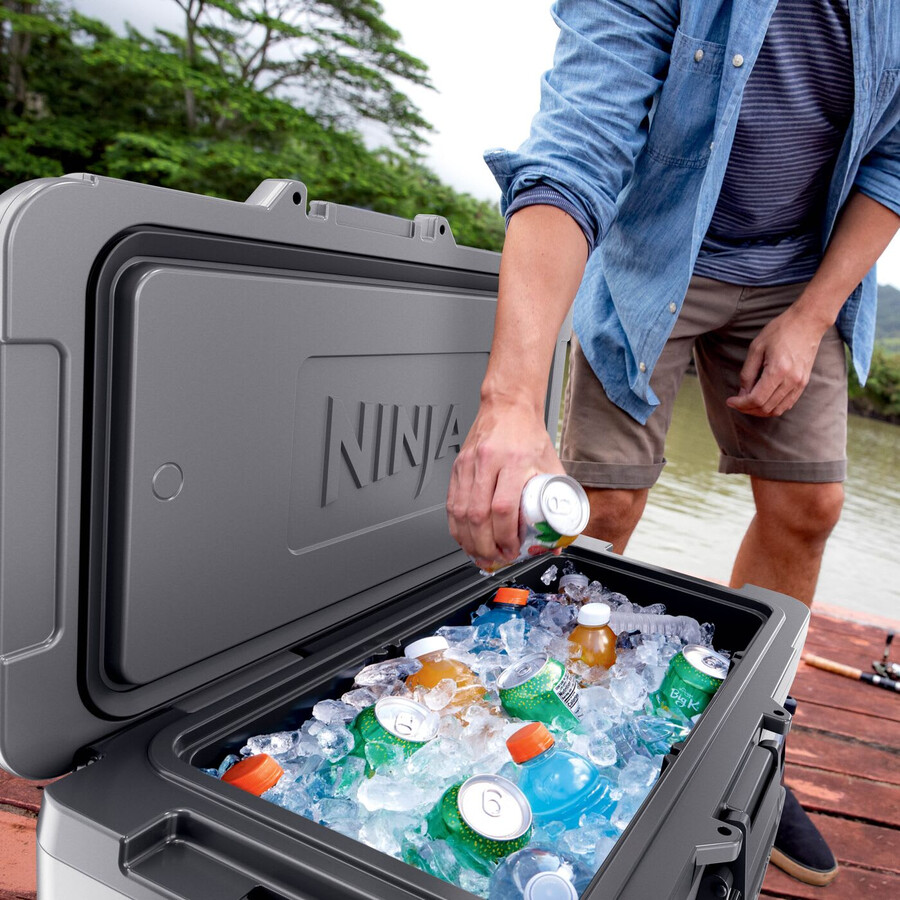 glacière à roulettes ninja frostvault 65qt61l avec zone sèche gris ardoise fb265euukgy